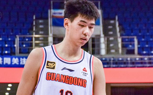 开云体育官网-曾繁日后！又一失意内线离开广东 也能翻身？