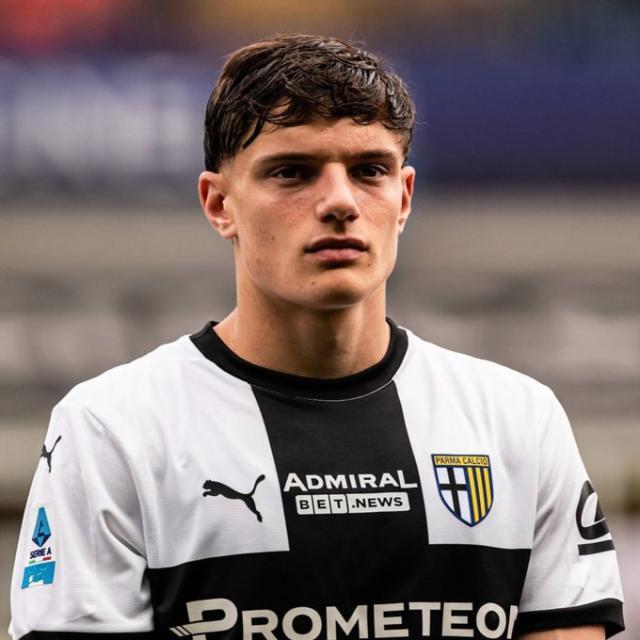 1755161338894009018.jpg 开云登录入口地址-斯洛特:新中卫莱奥尼已经成交 格伊的事别问我