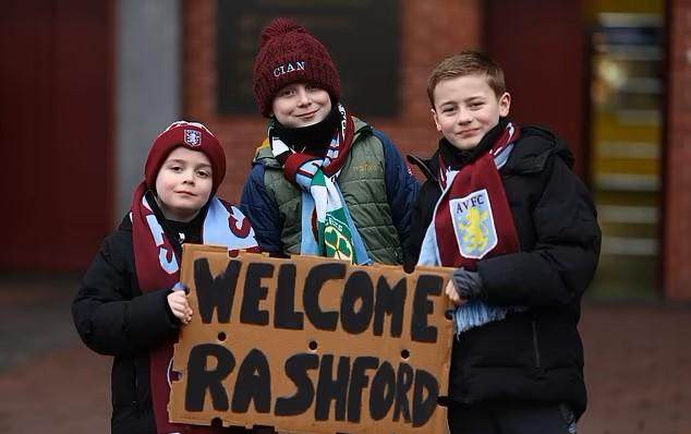 1739180968352000996.jpg 开云登录入口地址-时隔两月重返赛场 受欢迎的拉10能打脸曼联吗?