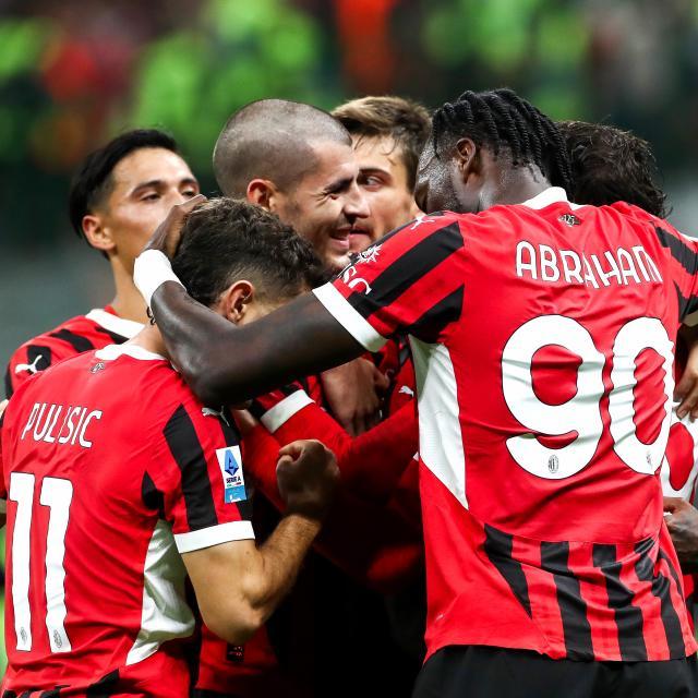 【意甲】5分钟连入3球登顶，AC米兰3比0莱切