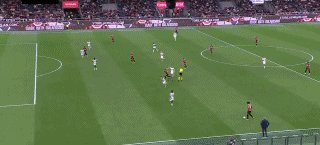 【意甲】5分钟连入3球登顶，AC米兰3比0莱切