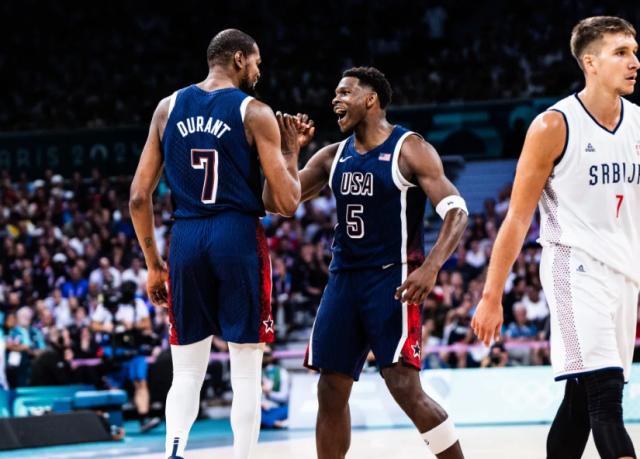 亮相巴黎大秀肌肉！美国男篮三节摧毁世界亚军