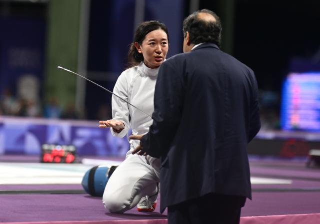 开云体育app-女子重剑首轮孙一文加时告负，首轮出局无缘卫冕