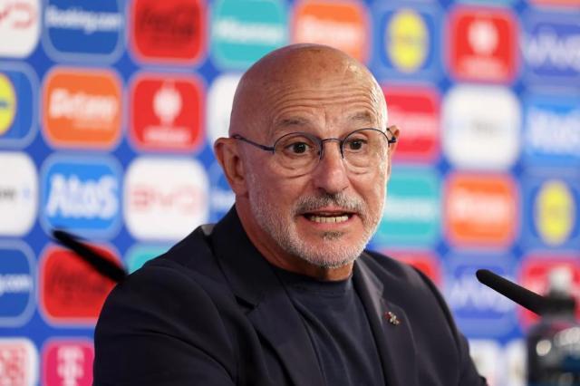 1720214130754084912.jpg 开云登录入口地址-西主帅:我们有机会夺冠 梅里诺:不知道自己进球了