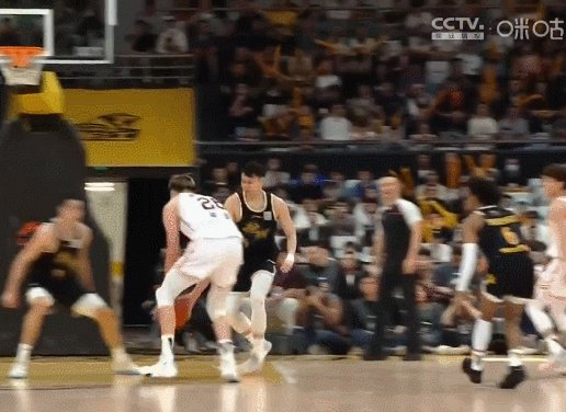 开云登录入口地址-CBA开出重磅罚单：周琦肘击对手停赛2场被罚10万