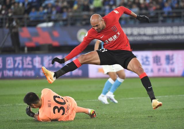 开云体育app-罚单：费利佩停赛3场罚款3万元 成都赛区罚款1万元