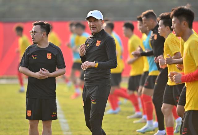 开云在线开户-观察+挖潜！新国足与时间赛跑 战术组合不走亚运路