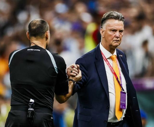 开云在线开户-梅西向荷兰2球射手爆粗口 范加尔：点球又输是耻辱