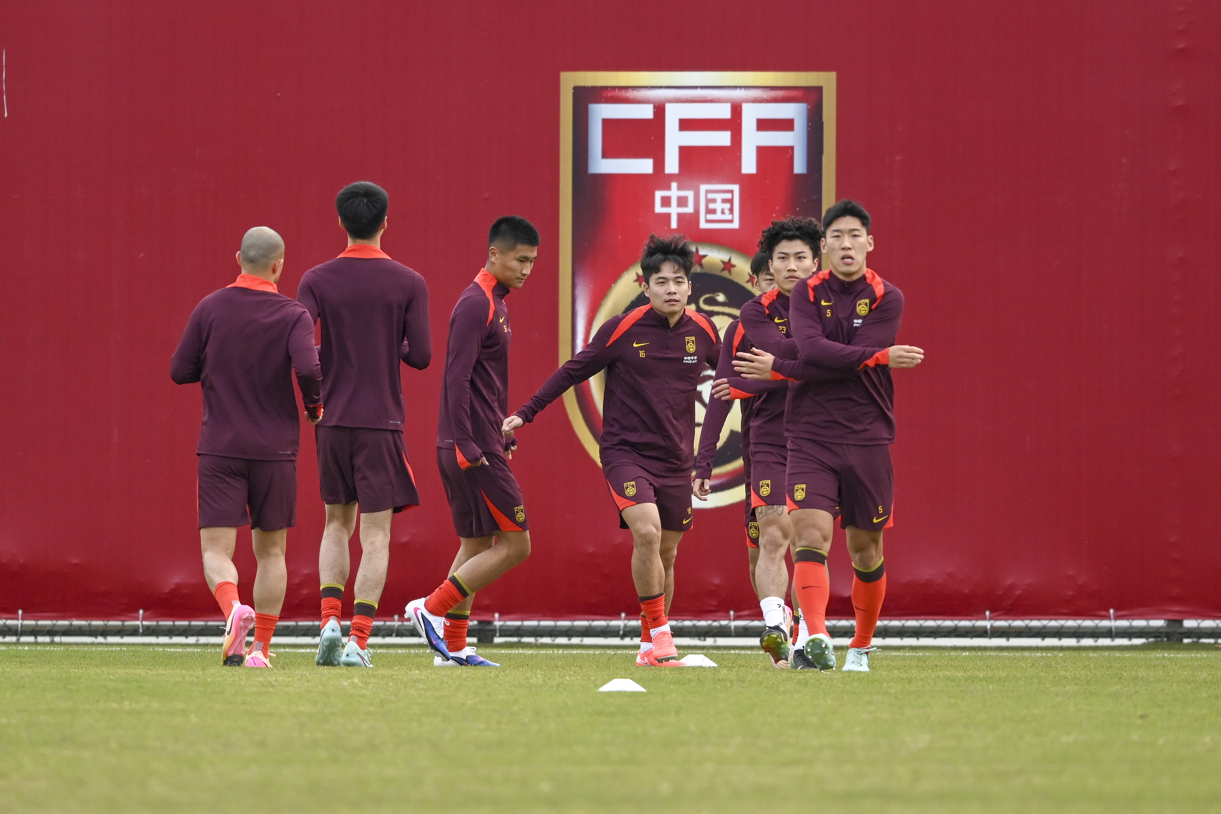 足球报：国足6月有机会与强队热身，FIFA意图打开中国市场