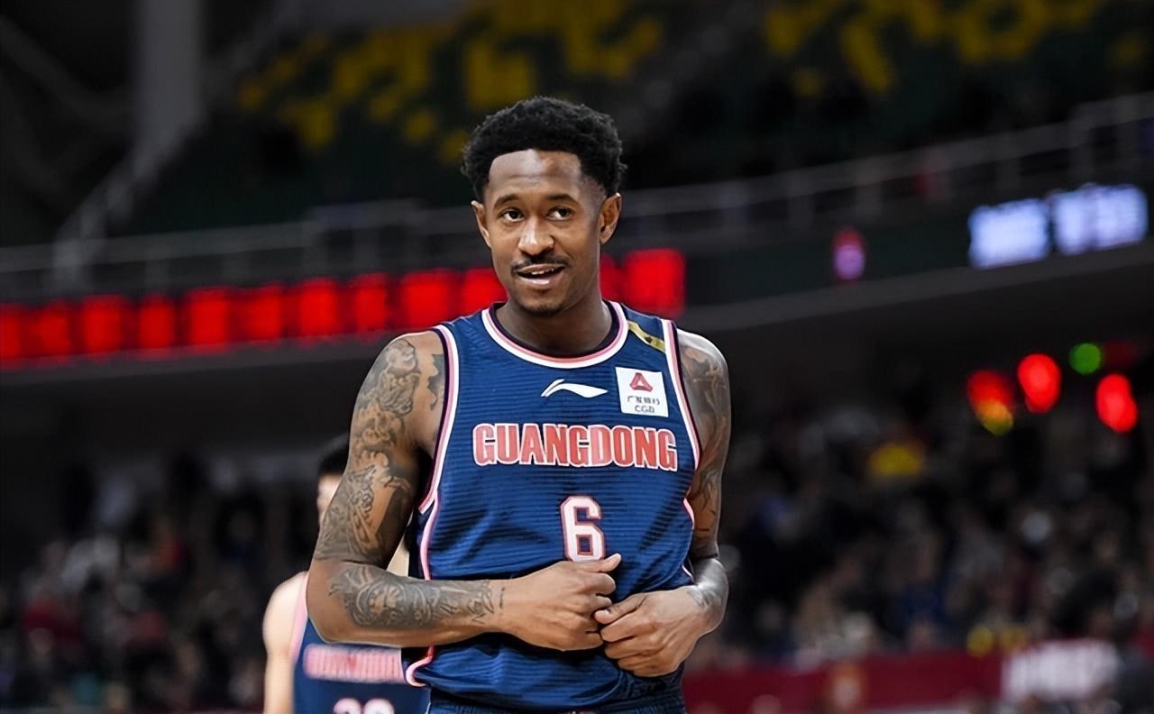 开云体育官网-广东千胜海报争议！宏远功勋外援：周琦不配上去，死神帕克更适合