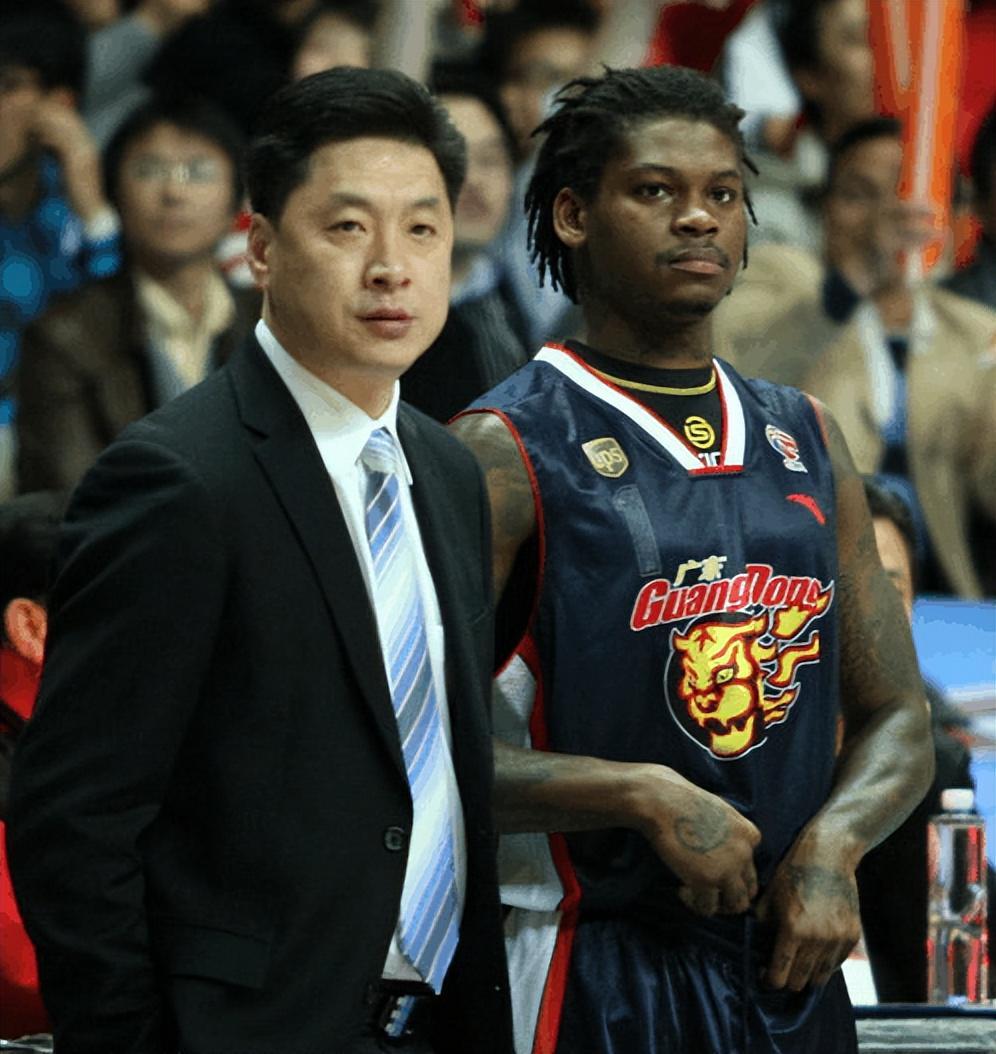 开云体育官网-广东千胜海报争议！宏远功勋外援：周琦不配上去，死神帕克更适合