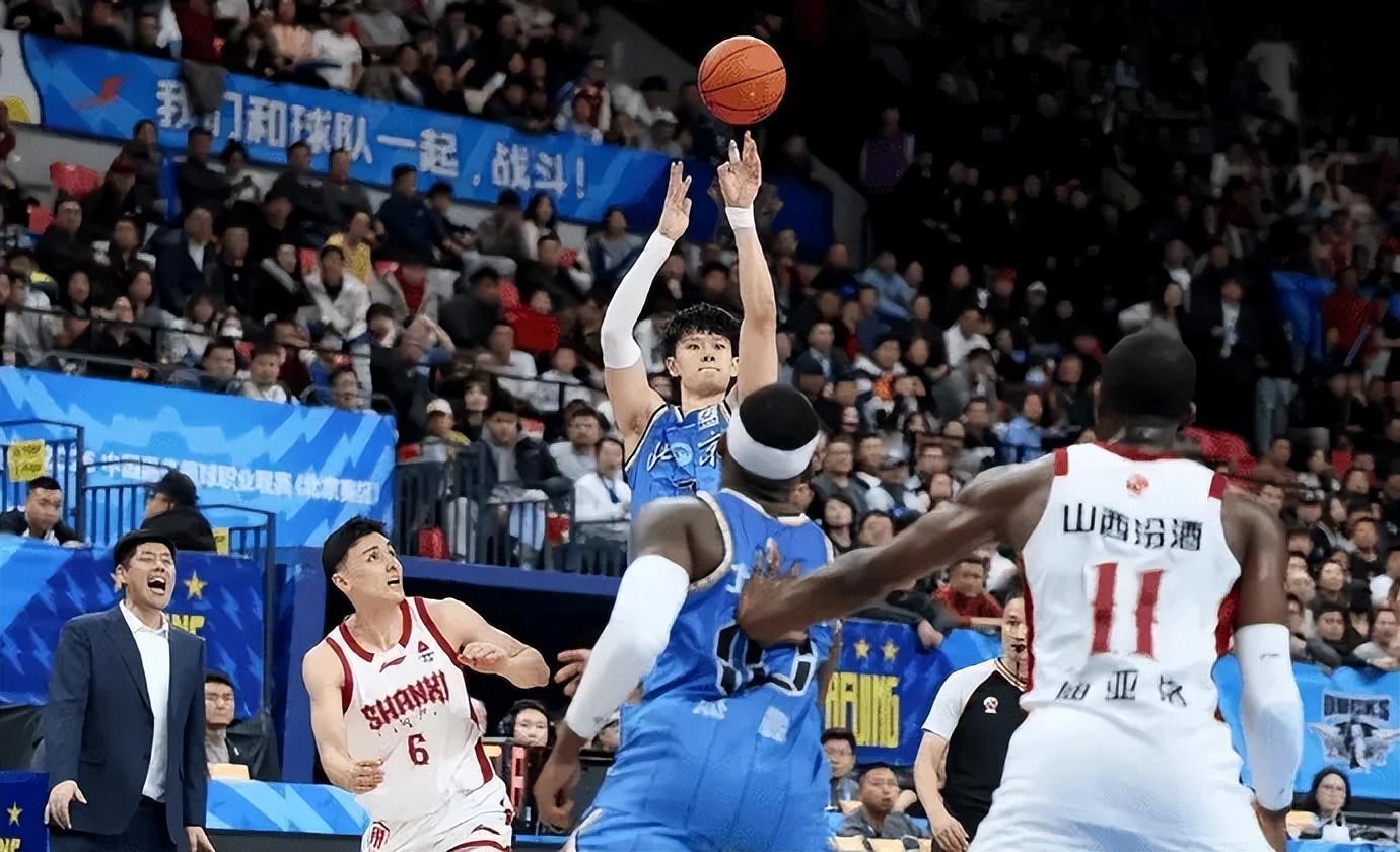 开云在线开户-曾凡博腰伤麻烦了！归期待定，顺便恢复手指伤势，许利民压力山大