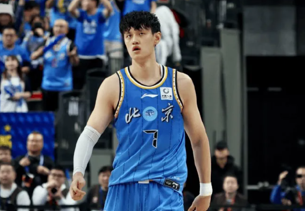 开云在线开户-曾凡博腰伤麻烦了！归期待定，顺便恢复手指伤势，许利民压力山大