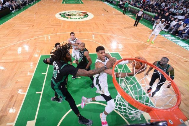 开云在线开户-卫冕冠军依然是卫冕冠军！雄鹿恐怖防守令绿军熄火