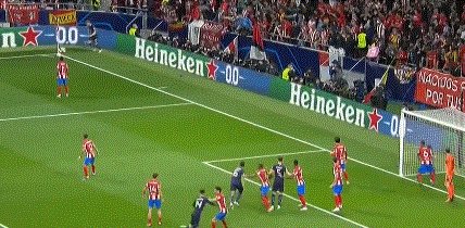 1649880116099037801.gif 开云体育官网-【欧冠】京多安中立柱 曼城客场平10人马竞打进4强