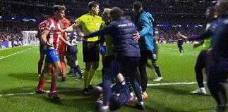 1649883728293072460.gif 开云体育官网-【欧冠】京多安中立柱 曼城客场平10人马竞打进4强