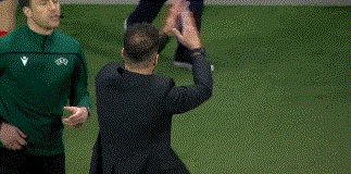 1649884717248056580.gif 开云体育官网-【欧冠】京多安中立柱 曼城客场平10人马竞打进4强