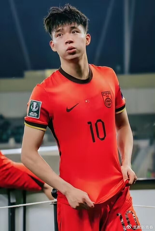 开云体育官网-王钰栋，为何拒绝德甲合同，放弃留洋？在中超拿300万顶薪|国足|欧洲联赛|门兴格拉德巴赫|国足球员|李玮峰_新浪体育_新浪新闻
