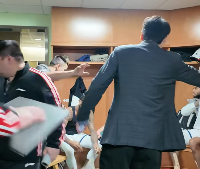 开云体育app-淘汰浙江更衣室！邱彪体恤外援，总结变认哥现场，与全队打成一片|山东队|浙江队|陈林坚|德雷克·鲍威尔|诺曼·鲍威尔_新浪体育_新浪新闻