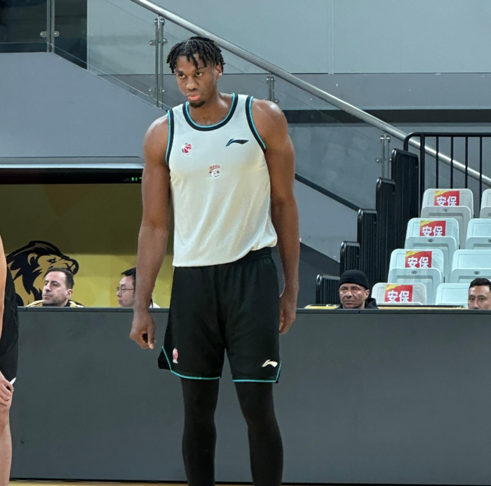 开云体育官网-上海热身险胜广厦!李添荣复出三分6中6,白边统治篮下!|浙江广厦|哈桑·怀特塞德|哈桑-怀特塞德|偰李永炜|胡金秋_新浪体育_新浪新闻