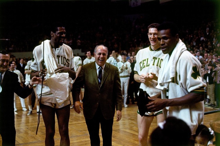 开云登录入口地址-连续50胜赛季！马刺一骑绝尘 宇宙勇第10 经典二人组三巨头齐上榜