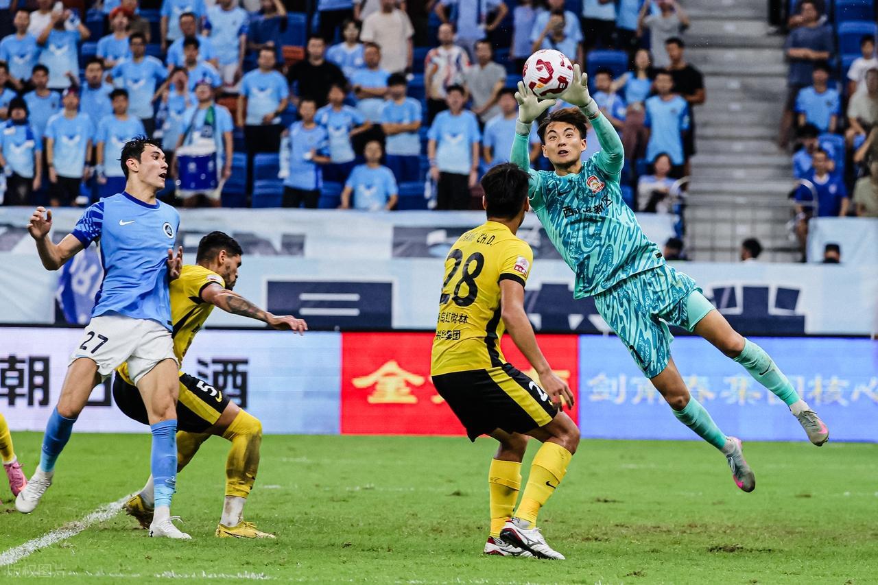 开云在线开户-没拿到最佳，李昊一句话显大将之风，王钰栋却把自己推上风口浪尖