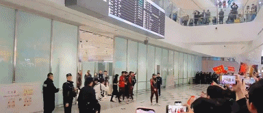 开云在线开户-李昊：看到球迷接机很激动！没什么虽败犹荣，决赛输了就是输了