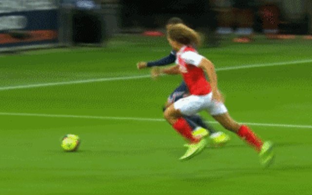 梅西首秀初尝法甲凶悍防守，多数据挂零但仍有惊喜