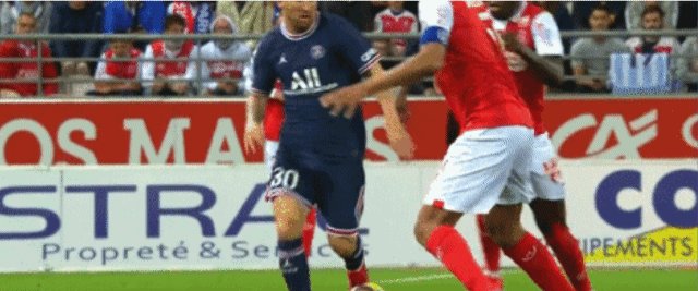 梅西首秀初尝法甲凶悍防守，多数据挂零但仍有惊喜