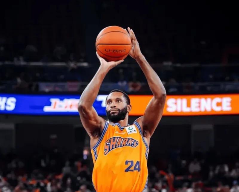 开云体育app-上海淘汰广东!弗格+三内齐爆,马典成惊喜,广东双外空砍63分!