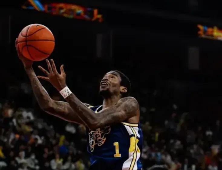 开云体育app-上海淘汰广东!弗格+三内齐爆,马典成惊喜,广东双外空砍63分!