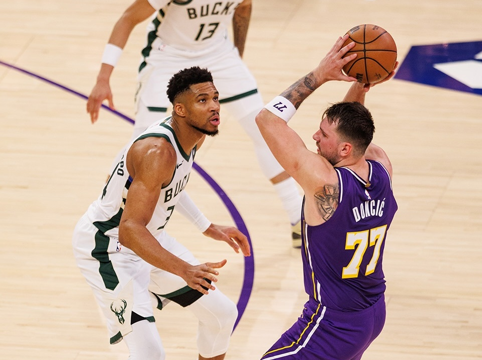 开云登录入口地址-NBA截止日汇总！字母哥留队，祖巴茨加盟步行者，湖人计划曝光