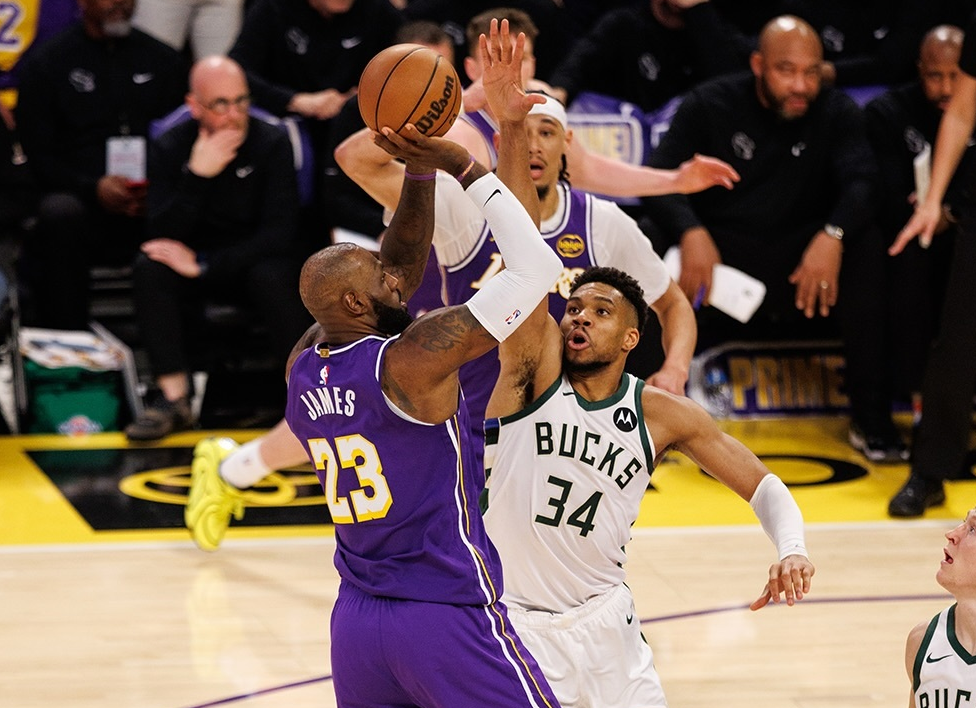 开云登录入口地址-NBA截止日汇总！字母哥留队，祖巴茨加盟步行者，湖人计划曝光