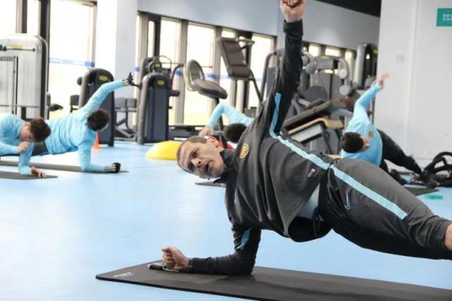 开云在线开户-新中超冠军第一练烟花易冷 如期起航队内如释重负