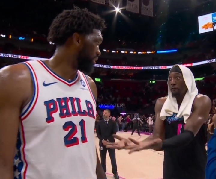 开云登录入口地址-好兄弟打你怎么了？恩比德&amp;热巴赛后热聊掐喉 前者：我根本没犯规